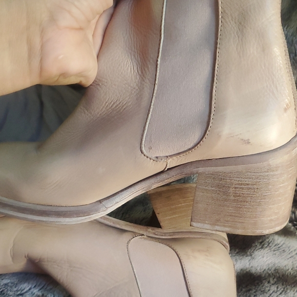 Free People Essential Chelsea Leather Boots Mildly Distressed Cream Size 38 - Picture 7 of 12